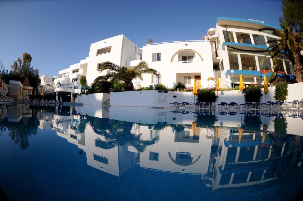 Club Salina Wharf Aparthotel Кавра Екстериор снимка