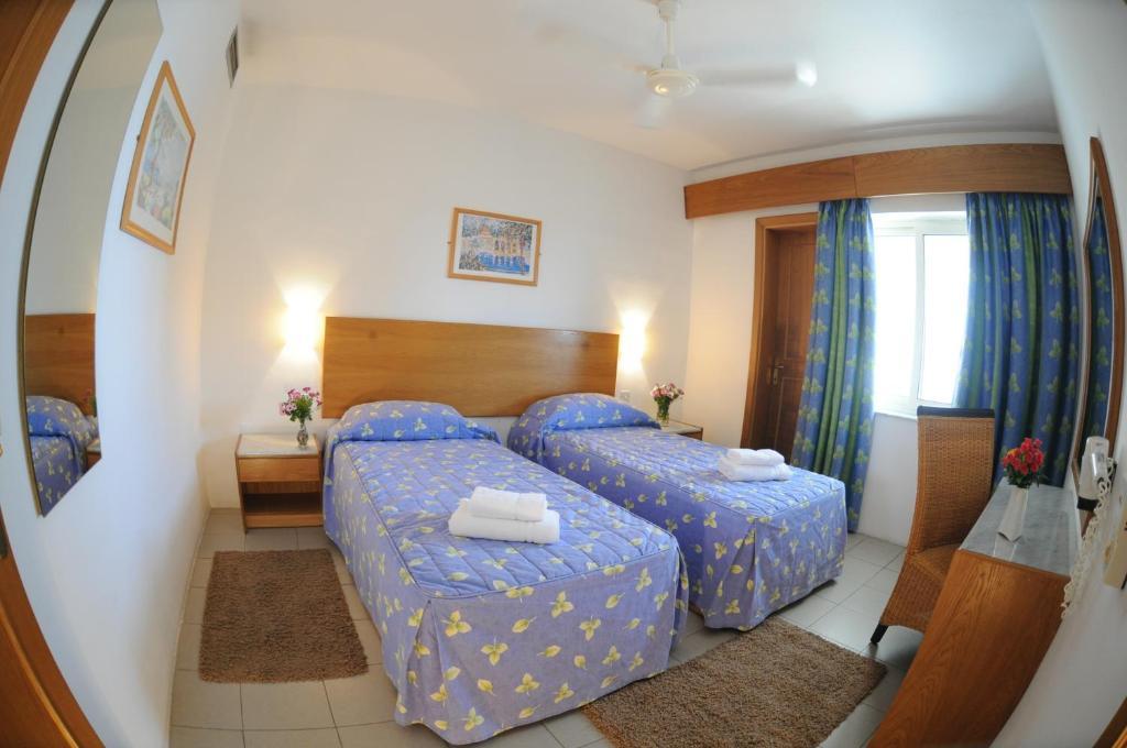 Club Salina Wharf Aparthotel Кавра Екстериор снимка