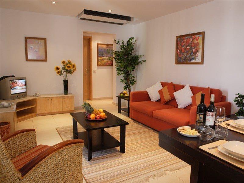 Club Salina Wharf Aparthotel Кавра Екстериор снимка