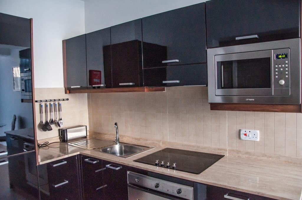 Club Salina Wharf Aparthotel Кавра Стая снимка