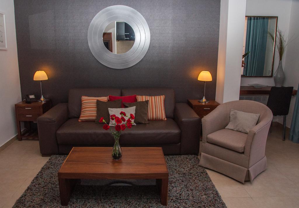 Club Salina Wharf Aparthotel Кавра Стая снимка