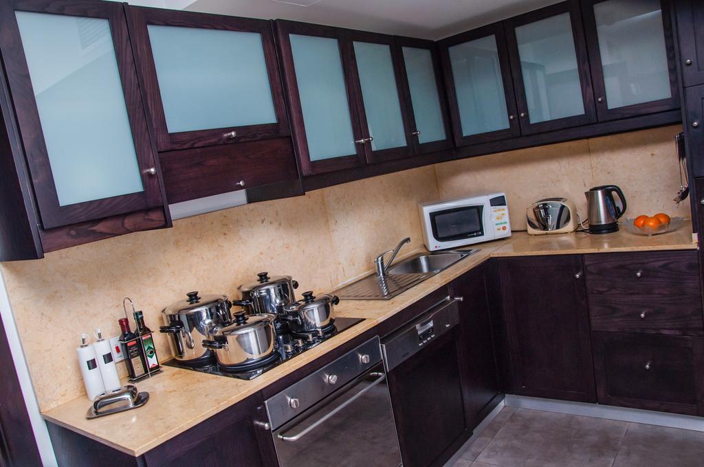 Club Salina Wharf Aparthotel Кавра Стая снимка