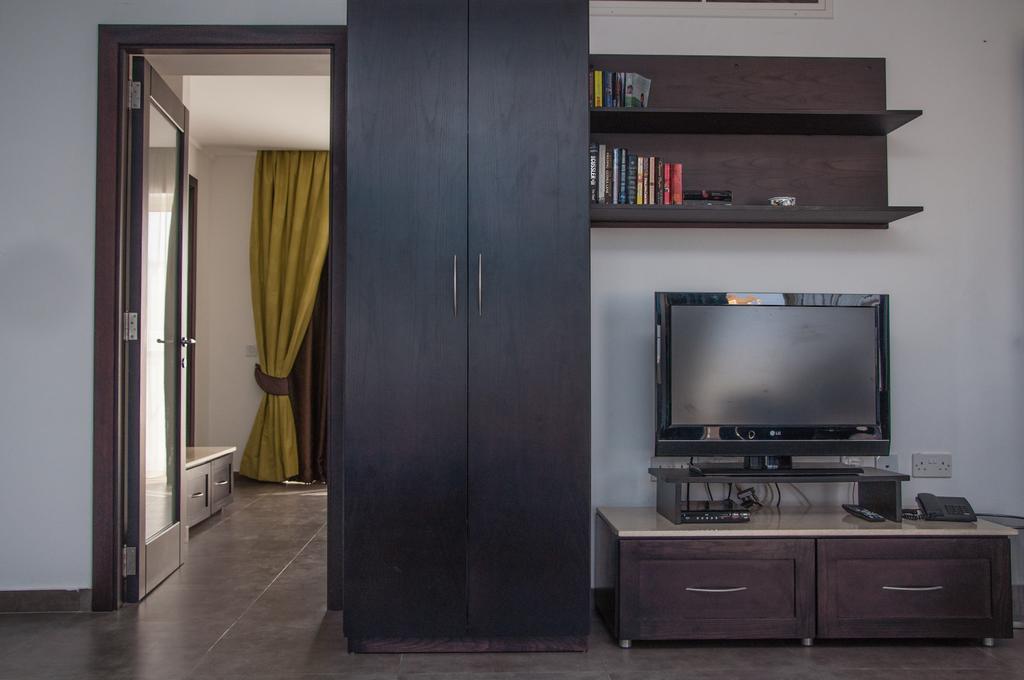 Club Salina Wharf Aparthotel Кавра Стая снимка