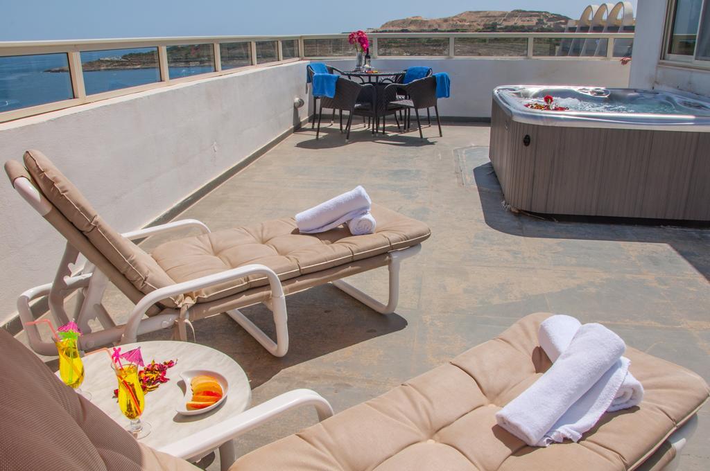Club Salina Wharf Aparthotel Кавра Стая снимка