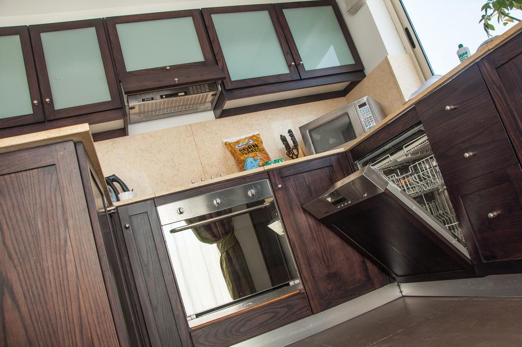 Club Salina Wharf Aparthotel Кавра Стая снимка