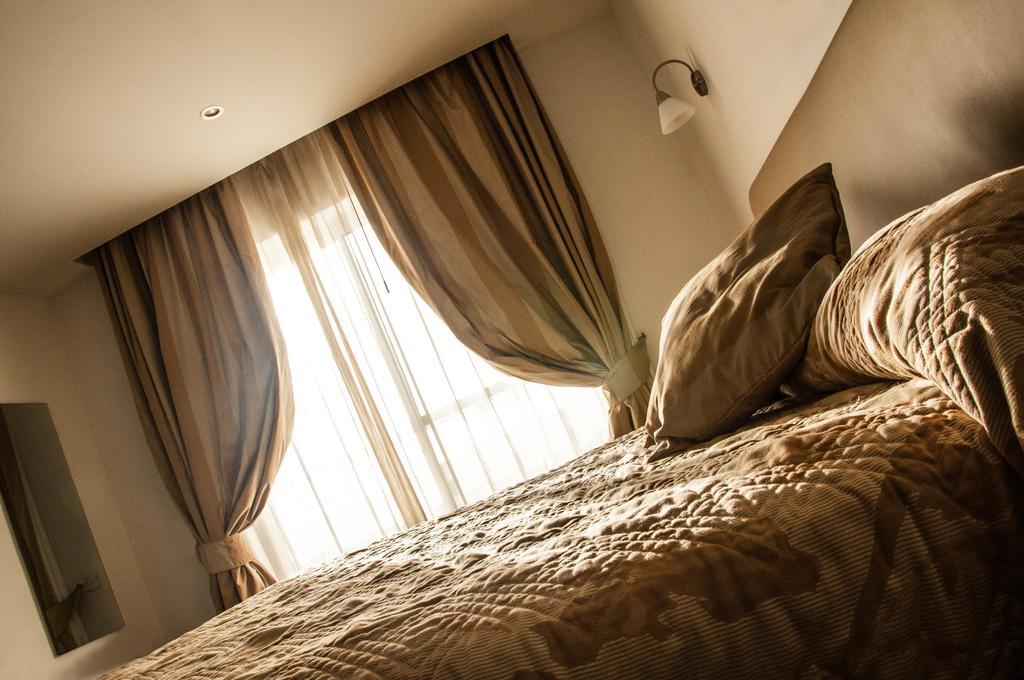 Club Salina Wharf Aparthotel Кавра Стая снимка