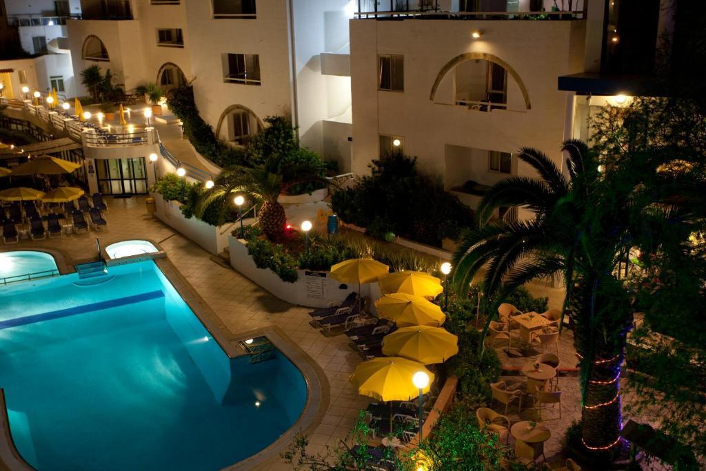Club Salina Wharf Aparthotel Кавра Екстериор снимка