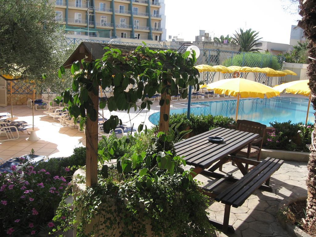 Club Salina Wharf Aparthotel Кавра Екстериор снимка