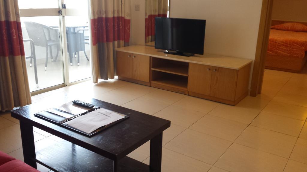 Club Salina Wharf Aparthotel Кавра Екстериор снимка